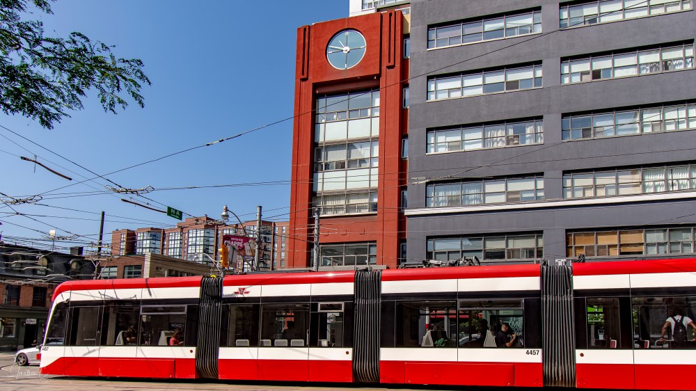 King Bathurst condo Clock Suite